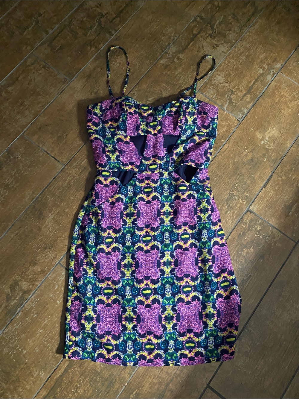 Oxford Circus Patterned Cutout Dress. Zipper back. Adjustable straps. size small